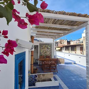 https://casa-sul-mare-terrasini-favarotta.palermohotels.org